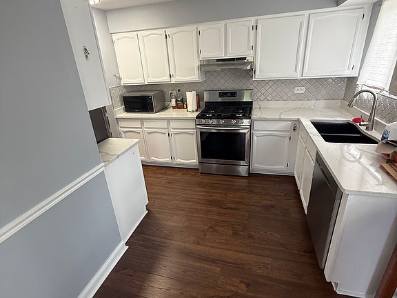 2nd image of 981 West Ct