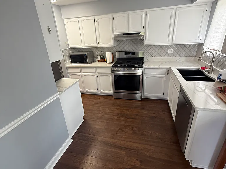 981 West Ct — Photo 2
