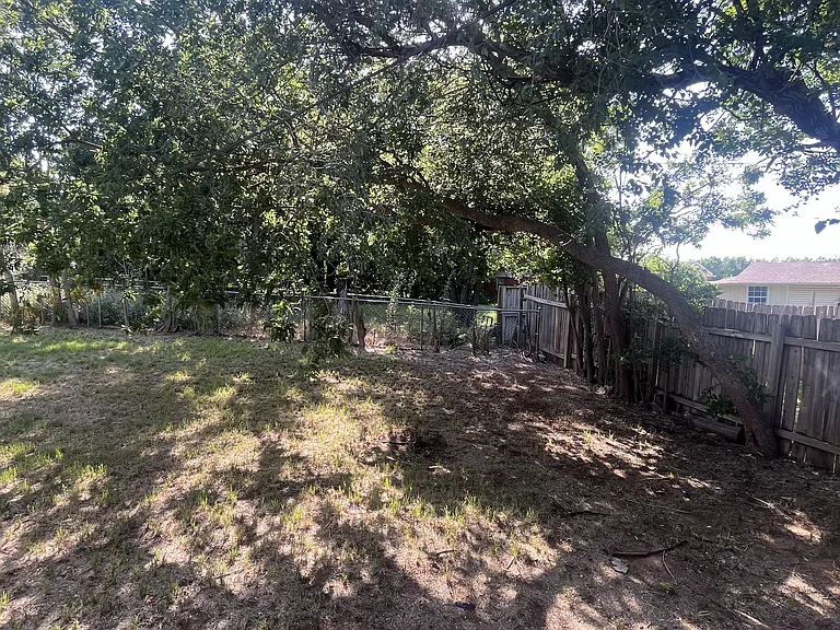 2406 NW 4th St — Photo 18