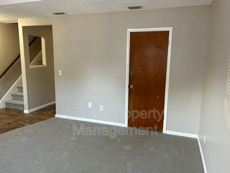 816 W 25th St — Photo 35