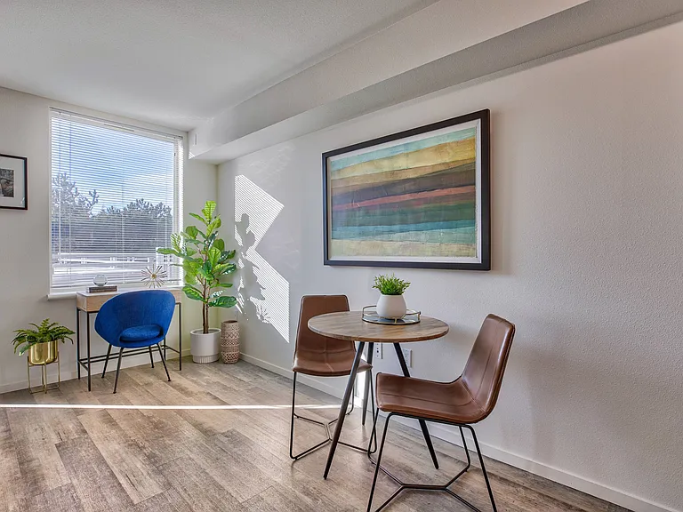 Angeline Apartments — Photo 6