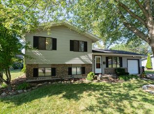 895 Aberdeen Dr, Crystal Lake, IL 60014