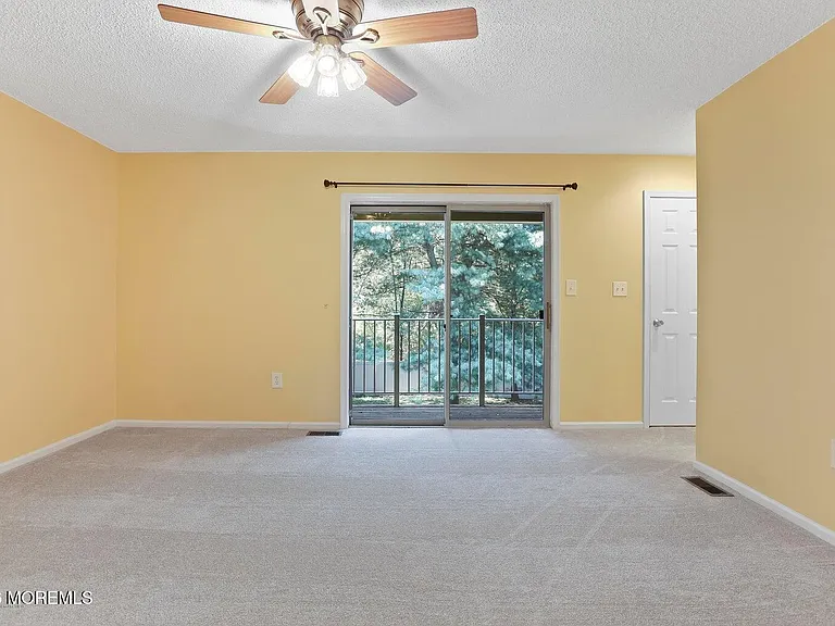 7 Stuart Dr #3 — Photo 15