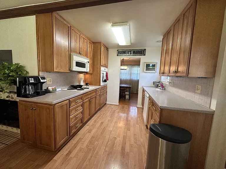 3910 Forest Grove Dr — Photo 4