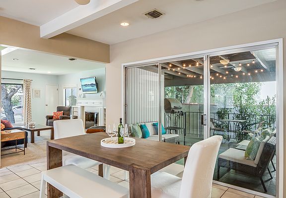 5th image of 338 N Griffith Park Dr