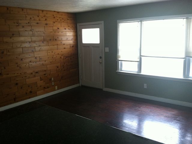 2nd image of 305 Bolton Pl