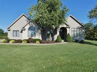 413 Bos Landen Dr, Pella, IA 50219