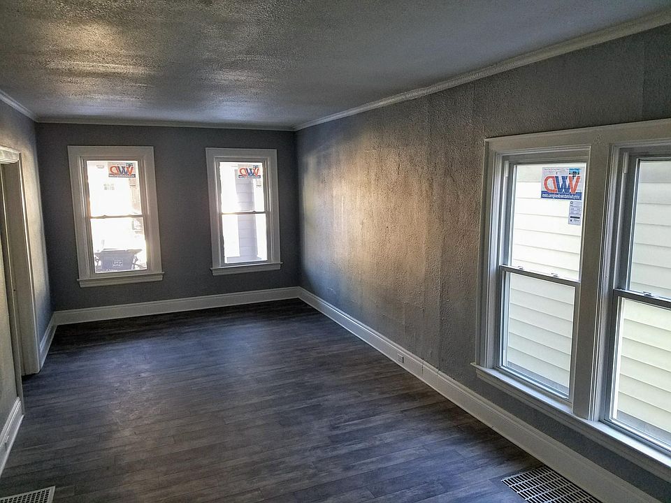living room/dining room