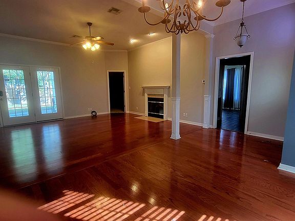 2nd image of 104 Curry Creek Dr