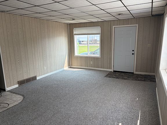 3rd image of 100 Grace Ave #1