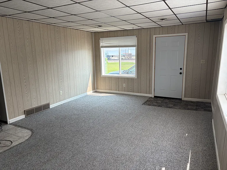 100 Grace Ave #1 — Photo 3