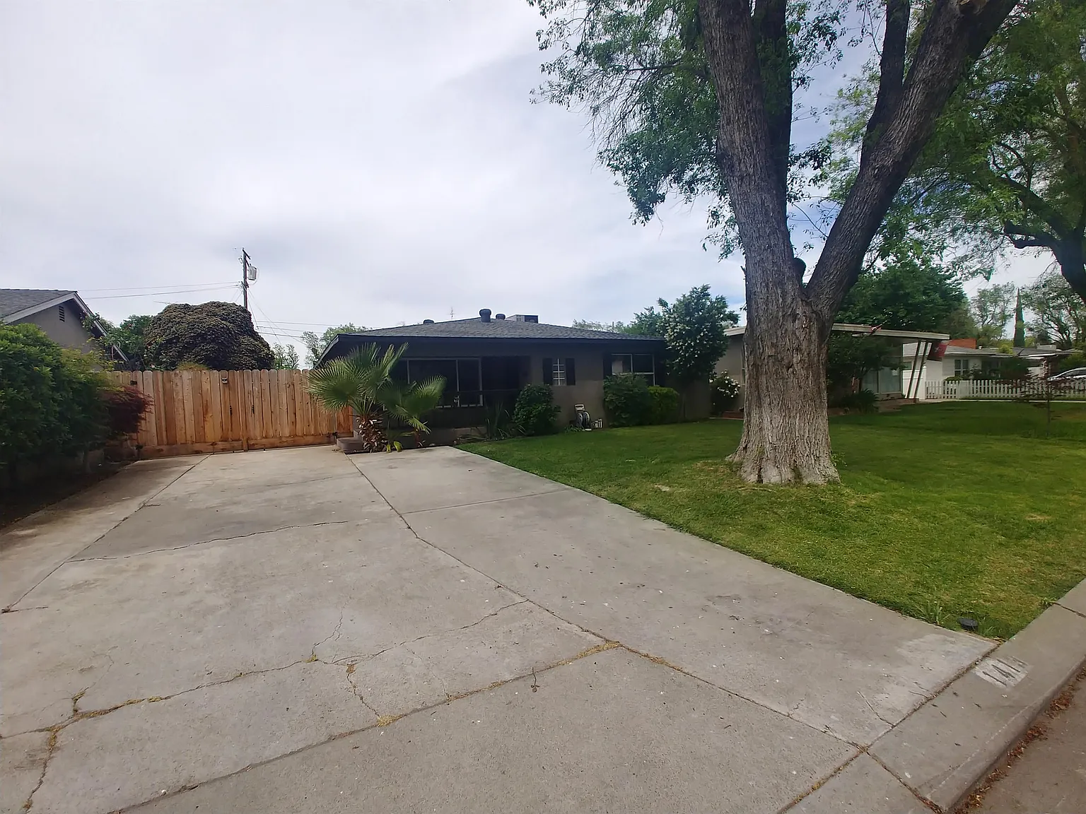 1413 Albany Ave photo 1