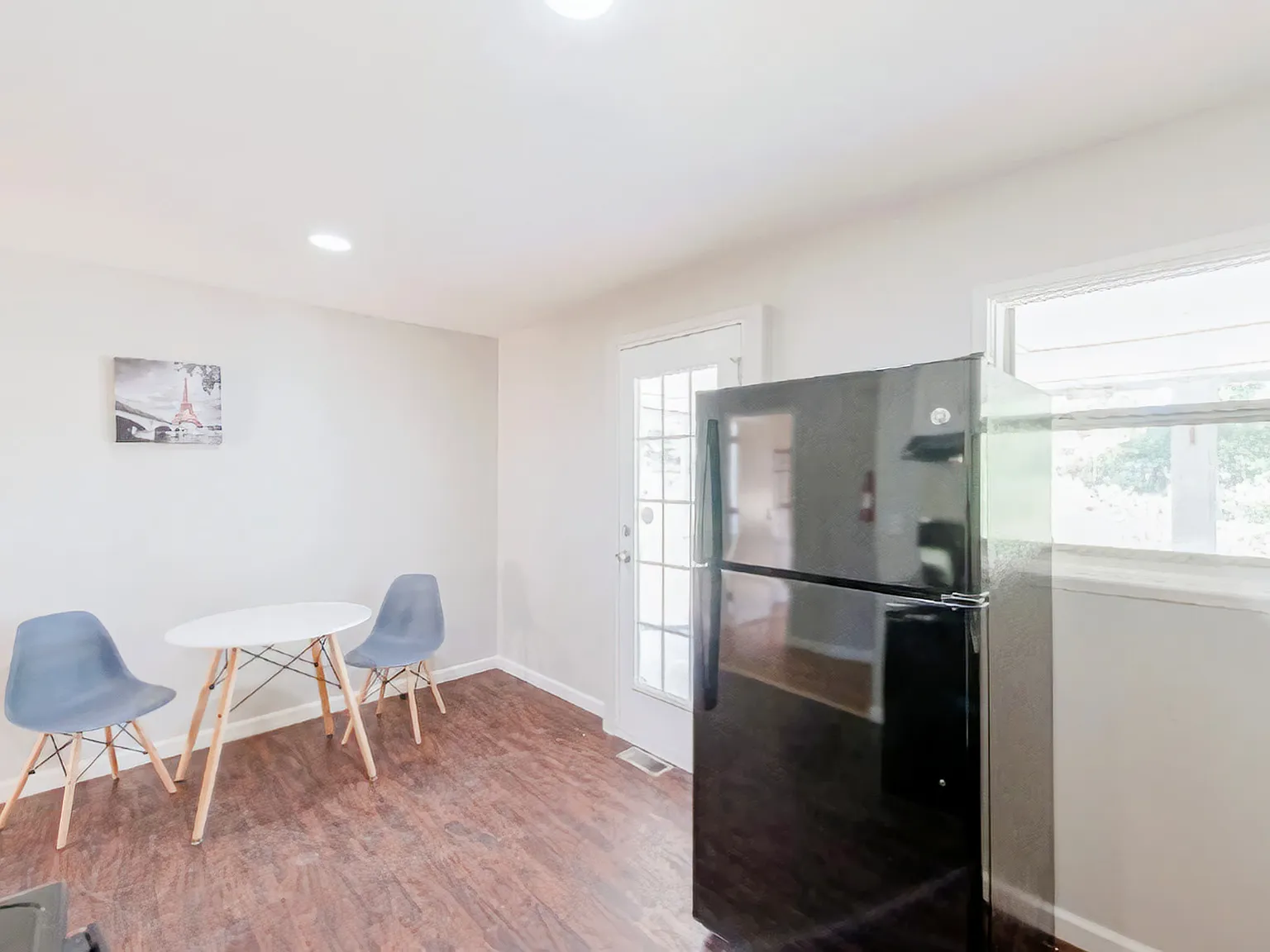 4 bed, 2.0 bath, 2000 sqft, $663 — Photo 2