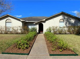 9102 Rentur Dr, Houston, TX 77031