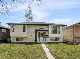 1418 B AVENUE N, Saskatoon, SK S7L 1G8
