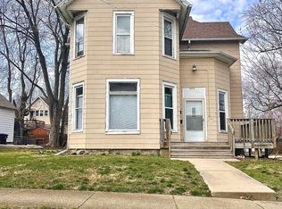1006 N Roosevelt Ave, Bloomington, IL