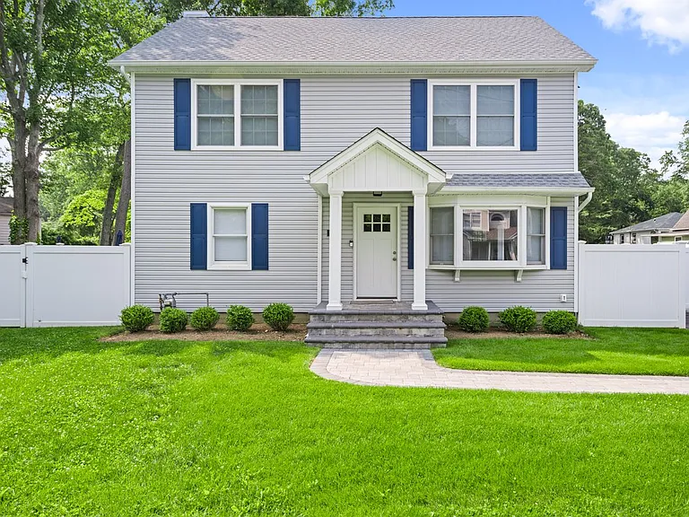 25 Lorraine Ct #1 — Photo 1