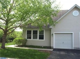 27 Fallview Ct, Hamilton, NJ 08690