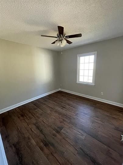 2nd image of 122 Dogwood Ln #1