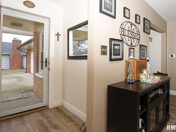 3rd image of 4926 N Isabell Ave