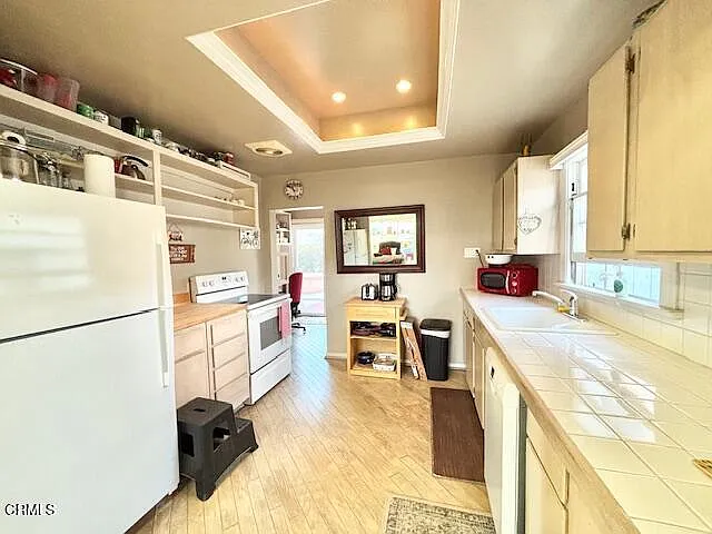 140 Los Angeles Ave — Photo 7