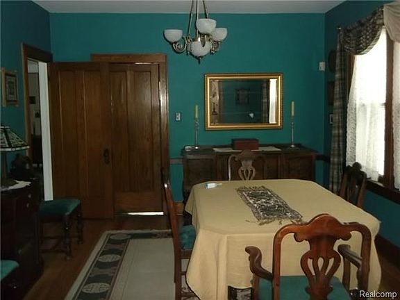 5th image of 1234 Wayburn St