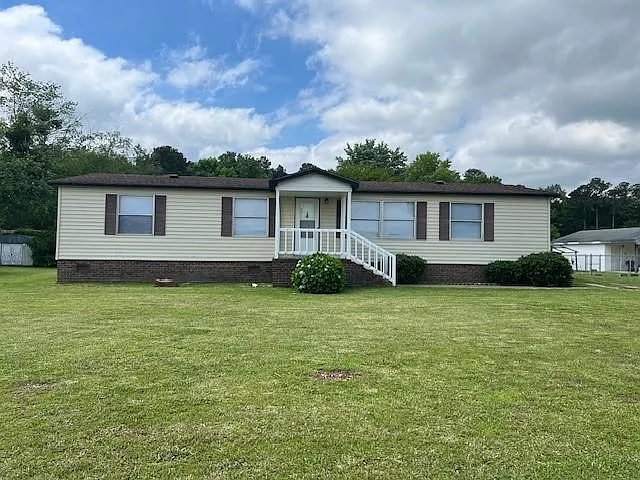 3 bed, 1344 sqft, $1,425 — Photo 1