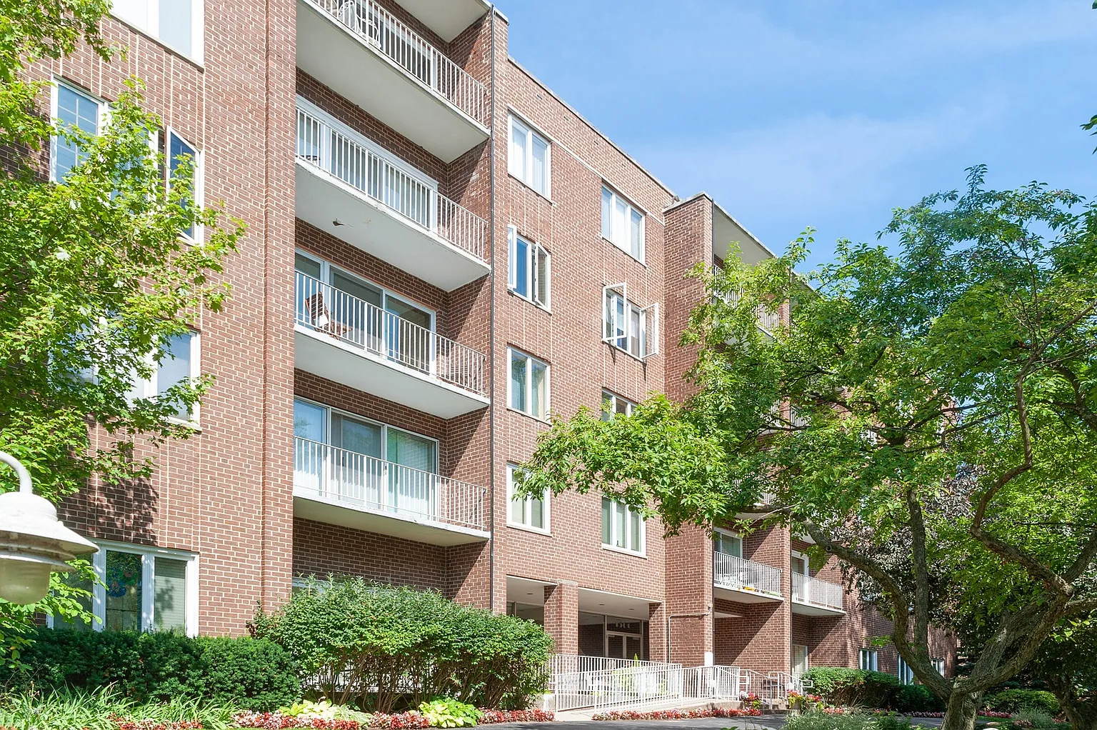1500 Oak Ave APT 2D photo 1