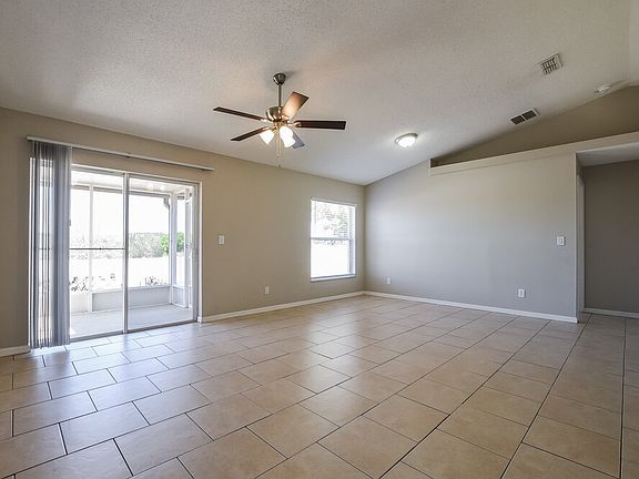 4th image of 11752 Foxglove Dr