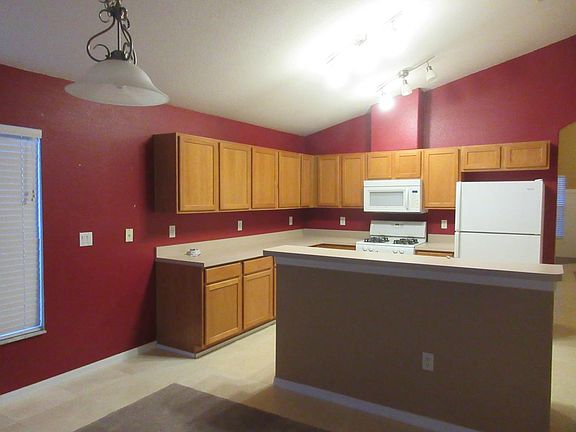 4th image of 605 Astor Dr