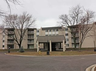 900 W Rand Rd APT A407, Arlington Heights, IL 60004