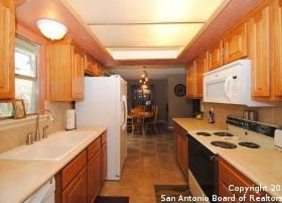 5th image of 2826 Old Field Dr