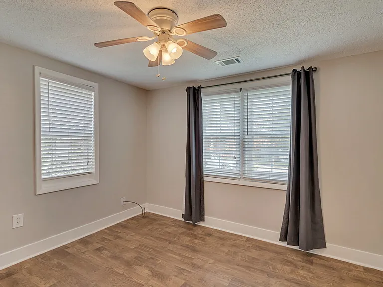 2025 Eppinger St — Photo 11