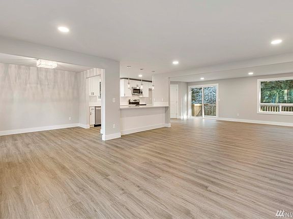 4th image of 2208 34th Ave SE