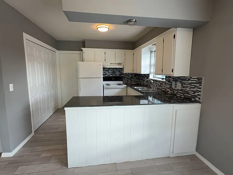 1107 Piedmont Rd N #F — Photo 10
