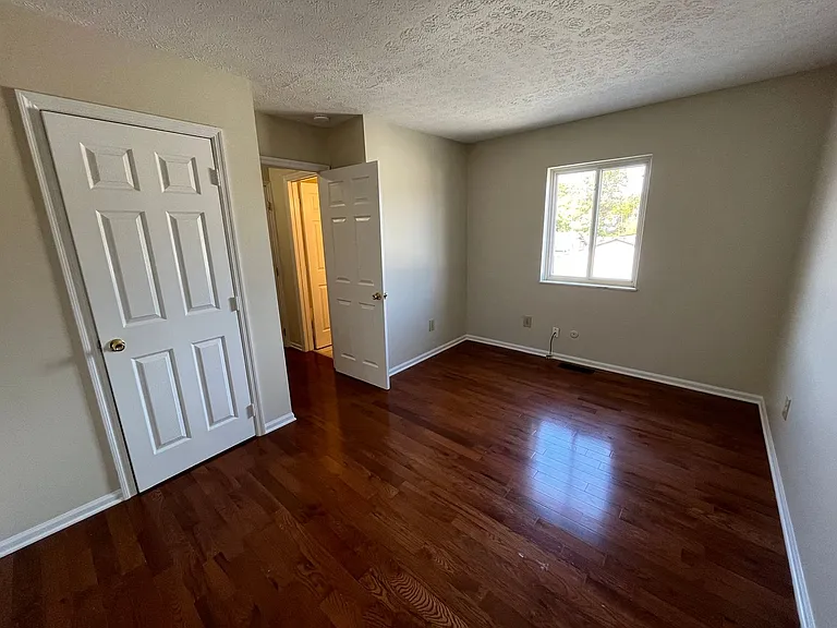 450 E Norwich Ave — Photo 10