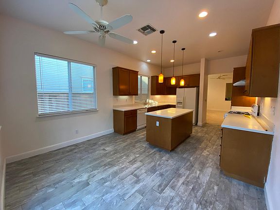 5th image of 423 Hatheway St