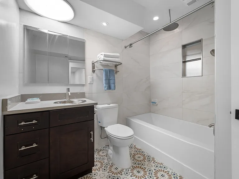 1764 Linwood Cir — Photo 6