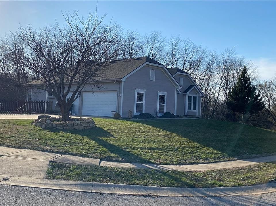 1st image of 2224 NE 158th St