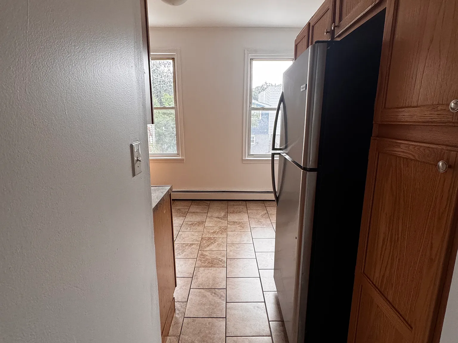 3 bed, 850 sqft, $2,400 — Photo 3