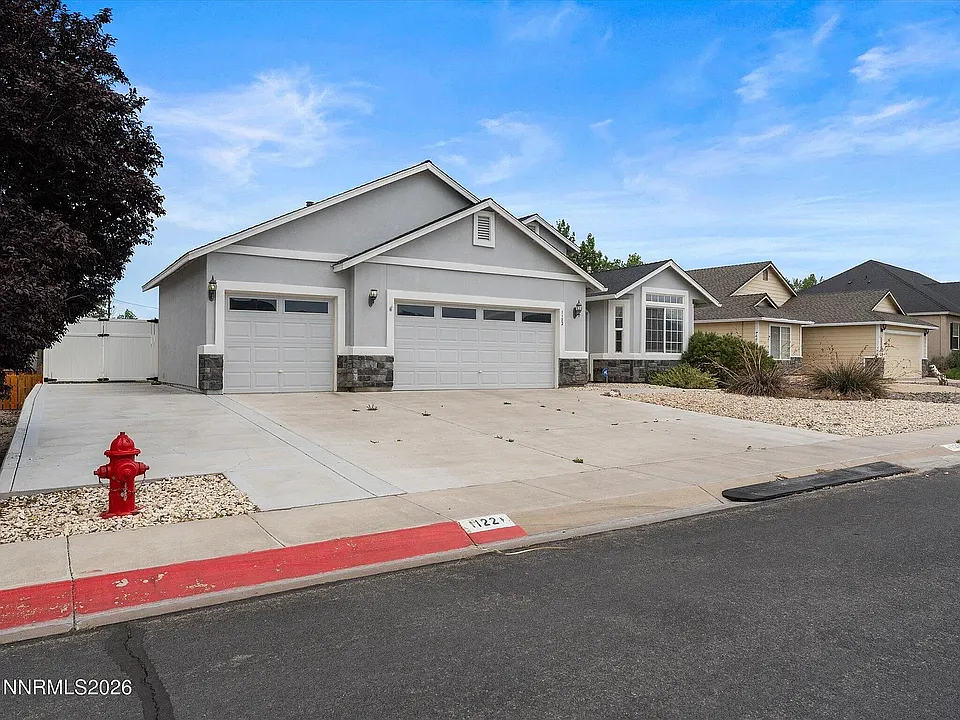 1122 Dixie Ln