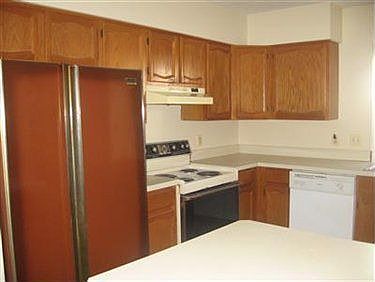 5th image of 212 S Oval Dr