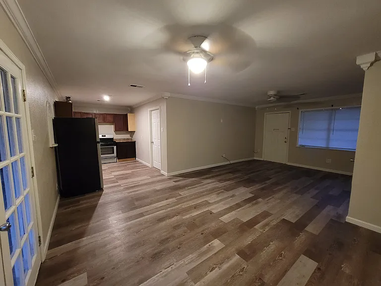 805 Lamar St — Photo 9