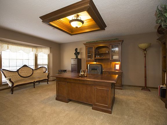 Massive rooms with elegant wood