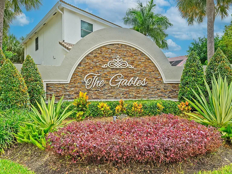 101 Gables Blvd — Photo 33