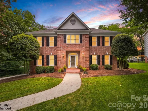 354 41st Avenue Pl NW, Hickory, NC 28601