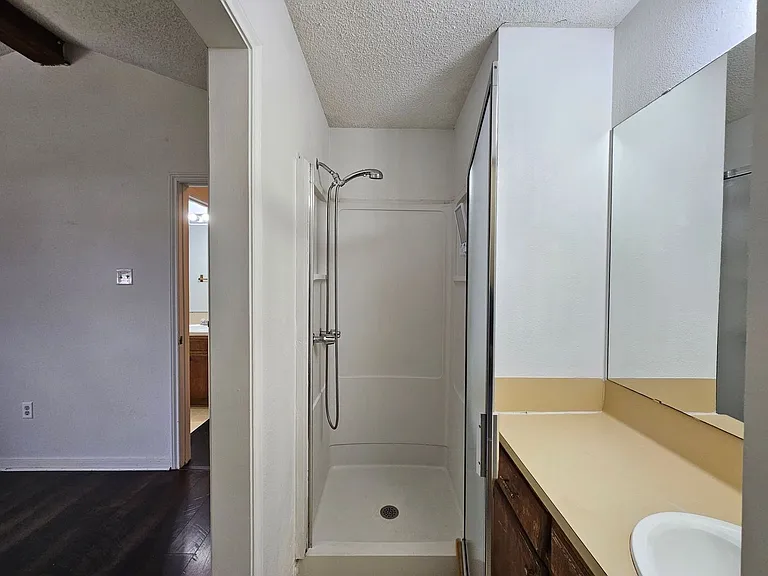 111 Bridle Dr — Photo 13
