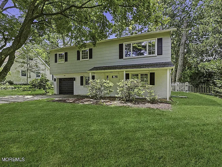687 Northstream Dr