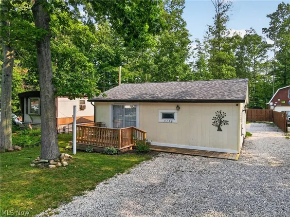 5158 University Dr, Geneva, OH 44041