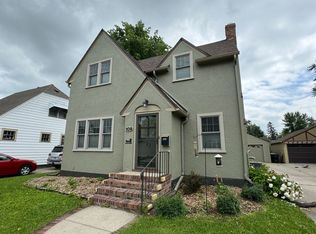 109 Reeves Ct, Grand Forks, ND 58201